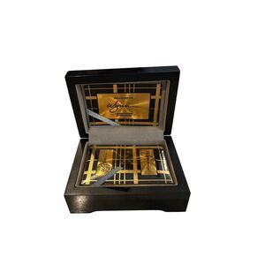 WYNN HOTEL & CASINO LAS VEGAS LIMITED EDITION GOLD PLAYING CARDS 1 OF 5000 RARE